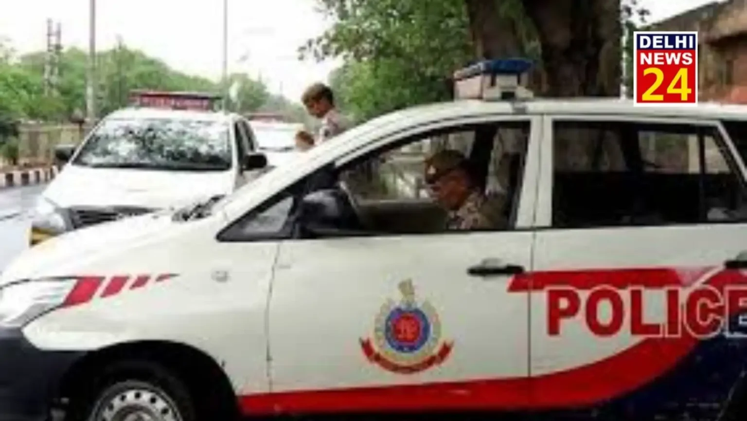 Car moved on public place, children also took away the thief with a car