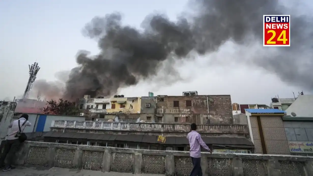 The fire in Delhi's Chandni Chowk has not been extinguished even after 15 hours