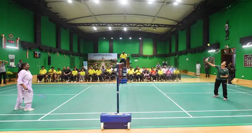 Badminton match between President Draupadi Murmu and Saina Nehwal