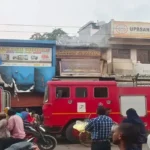 Massive fire breaks out in a medical store in Gurugram, fire engines present at the spot