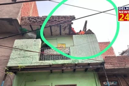 Tragic accident in Delhi Balcony of an old house collapsed, child died after falling while playing